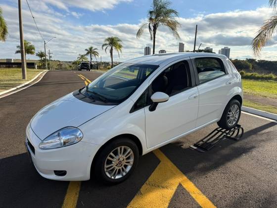 FIAT PUNTO 1.4 ATTRACTIVE 8V FLEX 4P MANUAL FIAT PUNTO 1.4 ATTRACTIVE 8V FLEX 4P MANUAL